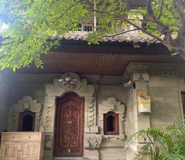 Nyuh Kuning House | Rumah Tunjung Putih