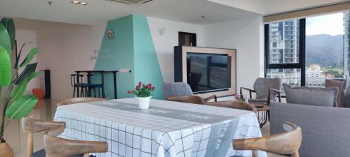 Downtown George Town Apartment | Rumahku Gurney with 270 degree Sea View