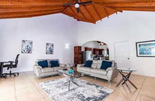 Runaway Bay Apartment | Runaway Bay Gem