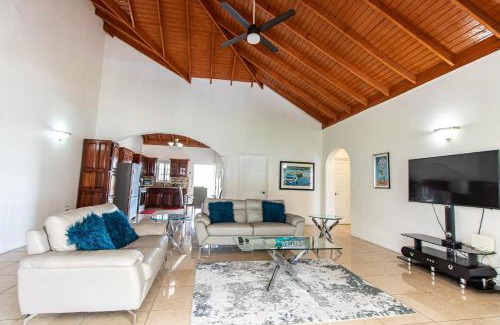 Runaway Bay Apartment | Runaway Bay Gem