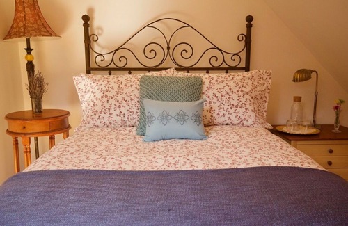 Bloomfield Bed & Breakfast | Runaway Rooster B&B - The Coop