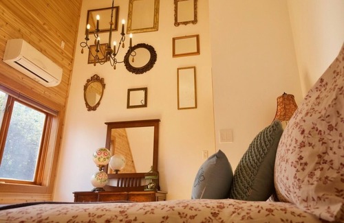 Bloomfield Bed & Breakfast | Runaway Rooster B&B - The Coop