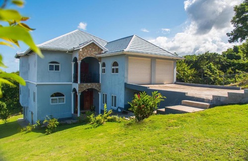 Runaway Bay House | RunAway to Tranquility, overlooking the Bay
