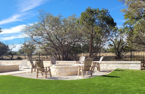Sabinal House | Running V @ Buchanan Vacation Homes - Large Golf Course Home , Pool & Hot Tub