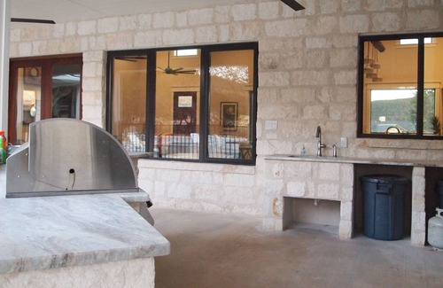 Sabinal House | Running V @ Buchanan Vacation Homes - Large Golf Course Home , Pool & Hot Tub