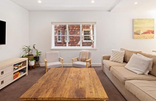 Bellevue Hill Apartment | Runnymede - Charming Ground Floor Home