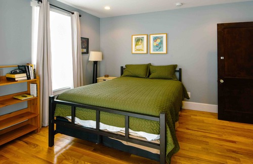 Downtown Apartment | Rupp Arena, UK Campus, and Woodland Park!