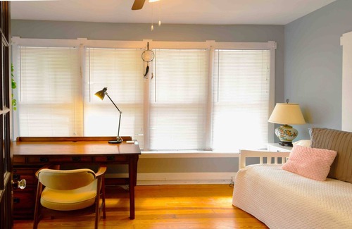 Downtown Apartment | Rupp Arena, UK Campus, and Woodland Park!
