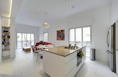 Tel Aviv Apartment | Ruppin St – Stylish 2 Bedroom & Balcony