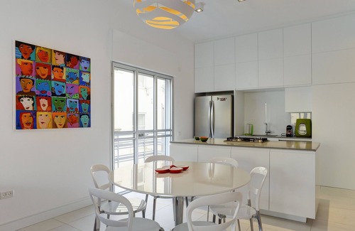 Tel Aviv Apartment | Ruppin St – Stylish 2 Bedroom & Balcony