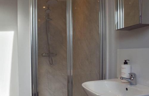 Newport Apartment | Rural 3 Bedroom house, Newport - The Lifeboat