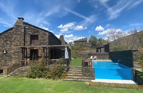 Majaelrayo Apartment | Rural apartment with private garden, fireplace, barbecue, jacuzzi and pool