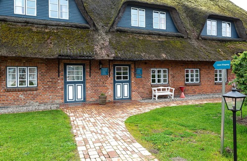 Bosdorf Apartment | Rural charm, modern living under thatch in the old farmhouse