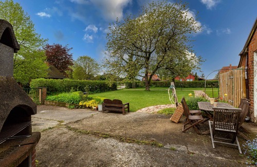 Bosdorf Apartment | Rural charm, relaxed living under thatch in the old farmhouse