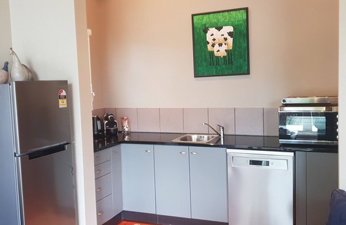 Parkvale Cottage | Rural Cottage Havelock North, enjoy rural views up to Te Mata peak