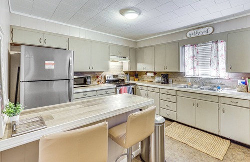 Royal House | Rural Escape Near Lake Ouachita w/Gas Grill!