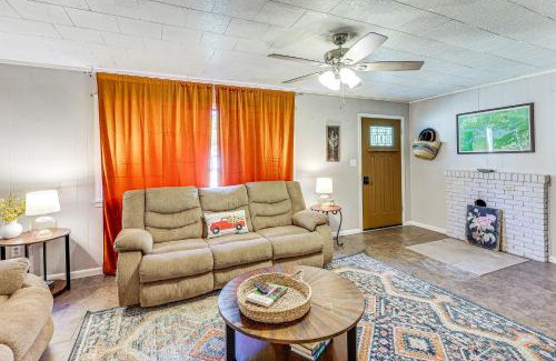 Royal House | Rural Escape Near Lake Ouachita with Gas Grill!
