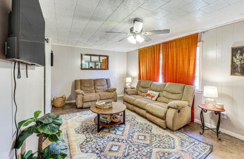 Royal House | Rural Escape Near Lake Ouachita with Gas Grill!