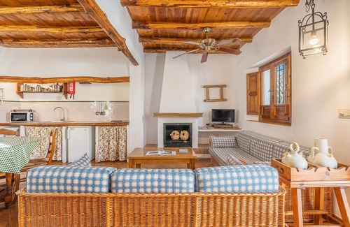 La Zubia House | Rural House 'Casa Rural El Corral' with Mountain Views, Shared Pool, and Wi-Fi