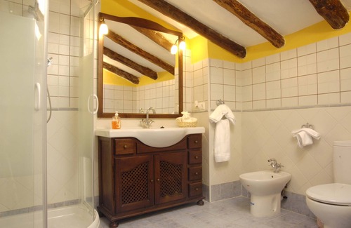 La Viluena House | RURAL HOUSE ENTREFRUTALES ...!IT WILL FEEL LIKE AT HOME!