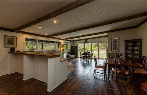 Nicholasville House | Rural Kentucky River Palisades Cabin/Past Distilry