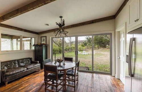 Nicholasville House | Rural Kentucky River Palisades Cabin/Past Distilry