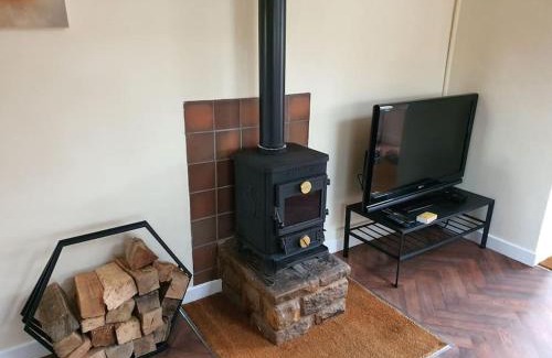 Little Hayfield House | Rural Peak District retreat in Little Hayfield One bedroom self contained property Dogs welcome