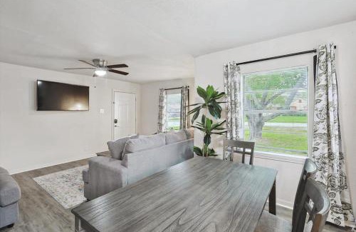 Azle House | Rural Serenity x Cozy Comfort - 3-BD 1-BA w Yard