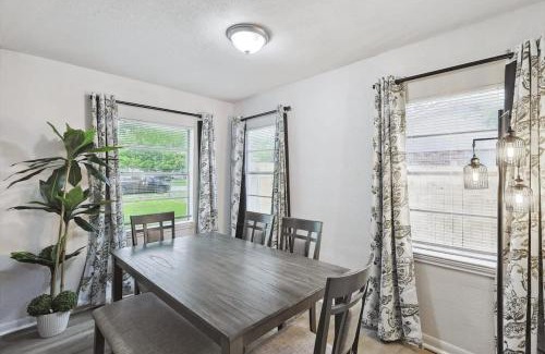 Azle House | Rural Serenity x Cozy Comfort - 3-BD 1-BA w Yard