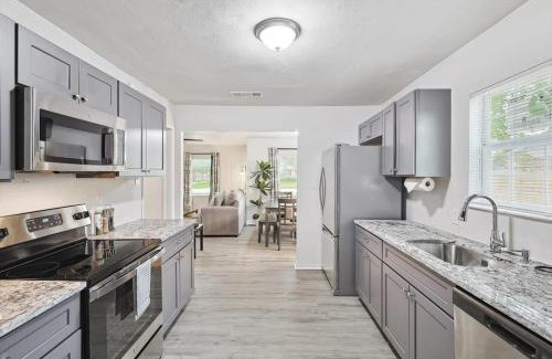 Azle House | Rural Serenity x Cozy Comfort - 3-BD 1-BA w Yard