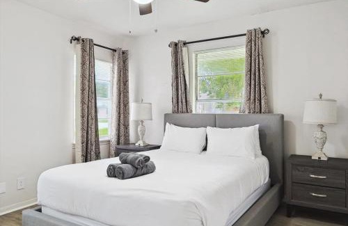 Azle House | Rural Serenity x Cozy Comfort - 3-BD 1-BA w Yard