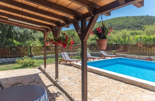 Perkovic House | Rural vacation house with pool in Šibenik countryside
