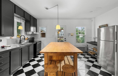 Vieux-Limoilou House | Rurality in the Hearth of the City, Free parking, 15 min from Old Qc