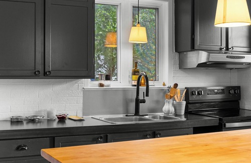 Vieux-Limoilou House | Rurality in the Hearth of the City, Free parking, 15 min from Old Qc