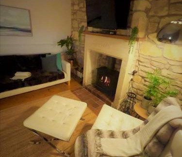 Bath House | Rush Hill Cottage - with parking for 2 cars