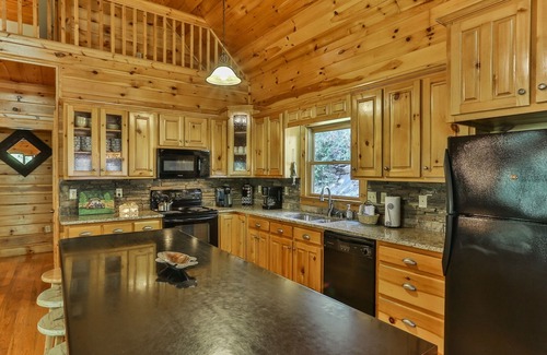 Ellijay Cabin | Rushing River Lodge - Fish, Tubing, Dog Friendly
