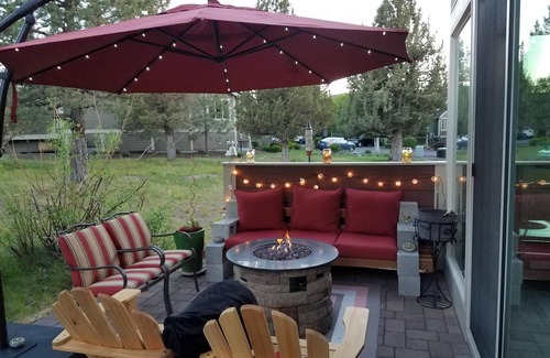 Redmond Condo | Russ And Mary's Mountain High Bungalow (Includes 6 guest passes)
