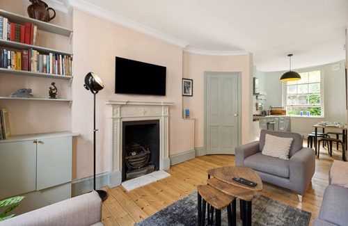 St. Pancras Apartment | Russell Square Retreat - 2 Bed Victorian Home