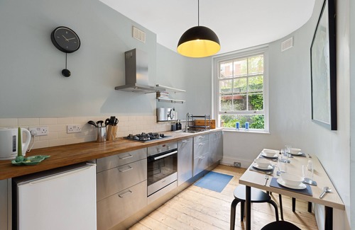 St. Pancras Apartment | Russell Square Retreat - 2 Bed Victorian Home