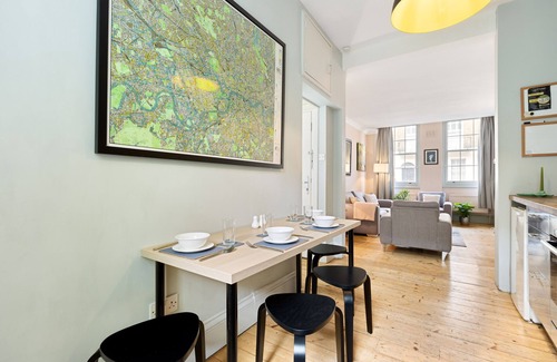 St. Pancras Apartment | Russell Square Retreat - 2 Bed Victorian Home