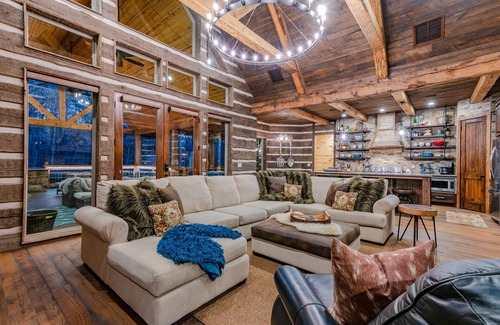 Broken Bow Cabin | Rust Bucket has ALL THE THINGS! one-of-a-kind, rustic-luxe cabin- Sleeps 18!