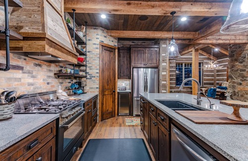Broken Bow Cabin | Rust Bucket has ALL THE THINGS! one-of-a-kind, rustic-luxe cabin- Sleeps 18!