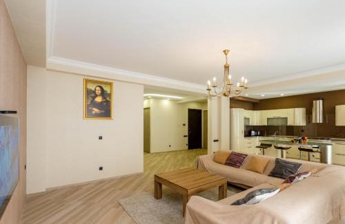 mtatsminda Apartment | Rustaveli Residence III