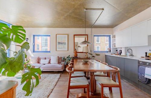 Haggerston Apartment | Rustic 1BD Flat by Regents Canal Heart of Hackney