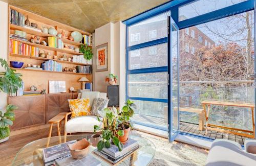 Haggerston Apartment | Rustic 1BD Flat by Regents Canal Heart of Hackney