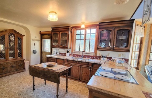 Eagar Cabin | Rustic, 3-Bedroom Cabin with Privacy & Views!