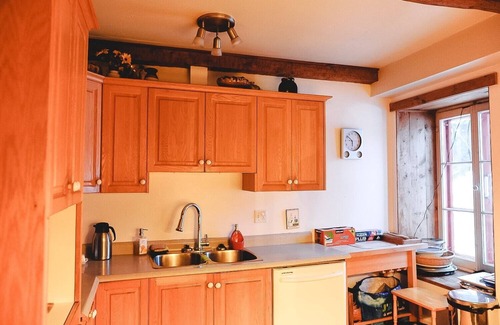 Chateau-Richer Ski Chalet | Rustic 300 y/o Cottage in ♥ of Historical Paradise