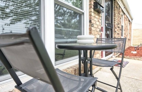 Lawrence House | Rustic 3BR with King Size Bed and Fire Pit