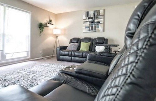 Lawrence House | Rustic 3BR with King Size Bed and Fire Pit