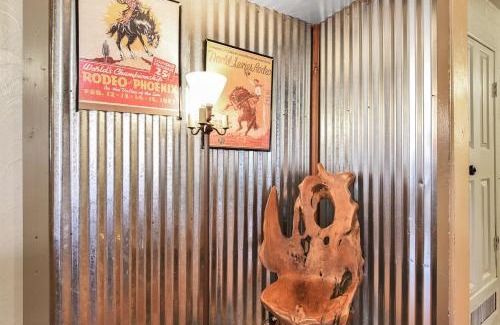 Parks Villa | Rustic Adventure w Historic Log Cabin Forest Views 20 minutes from Flagstaff Now with Wi-Fi